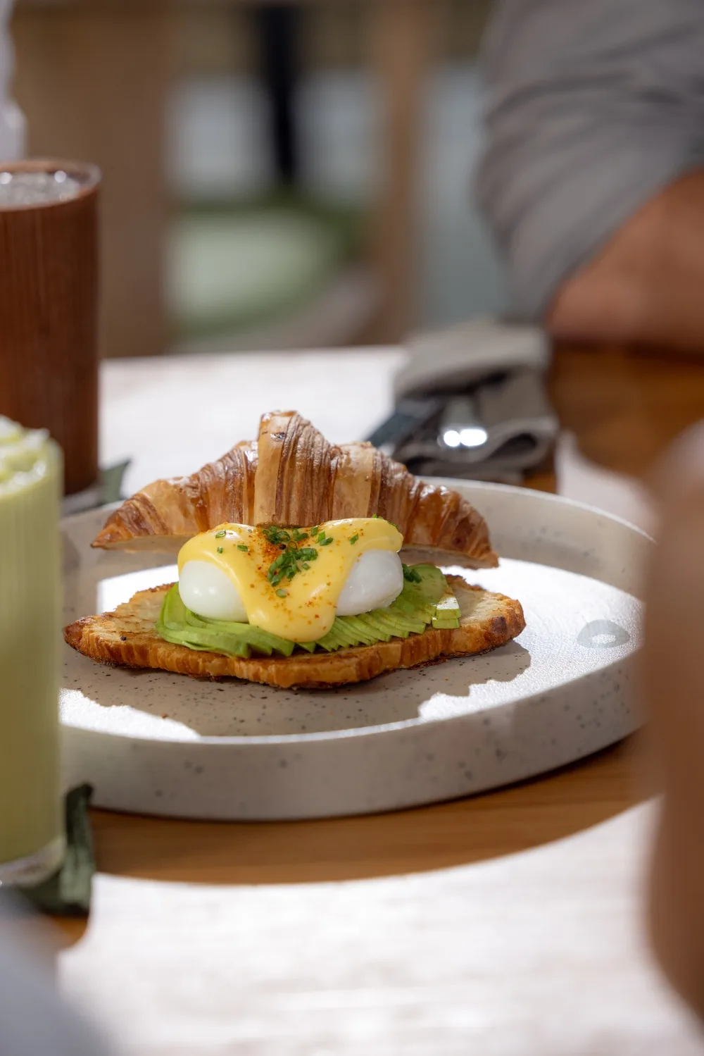 Avo Royale Croissant